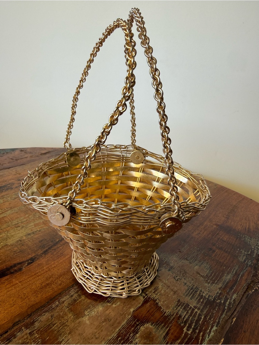 Vintage Gold Woven Metal Basket Pedestal Chain Handle Wedding Party Decor